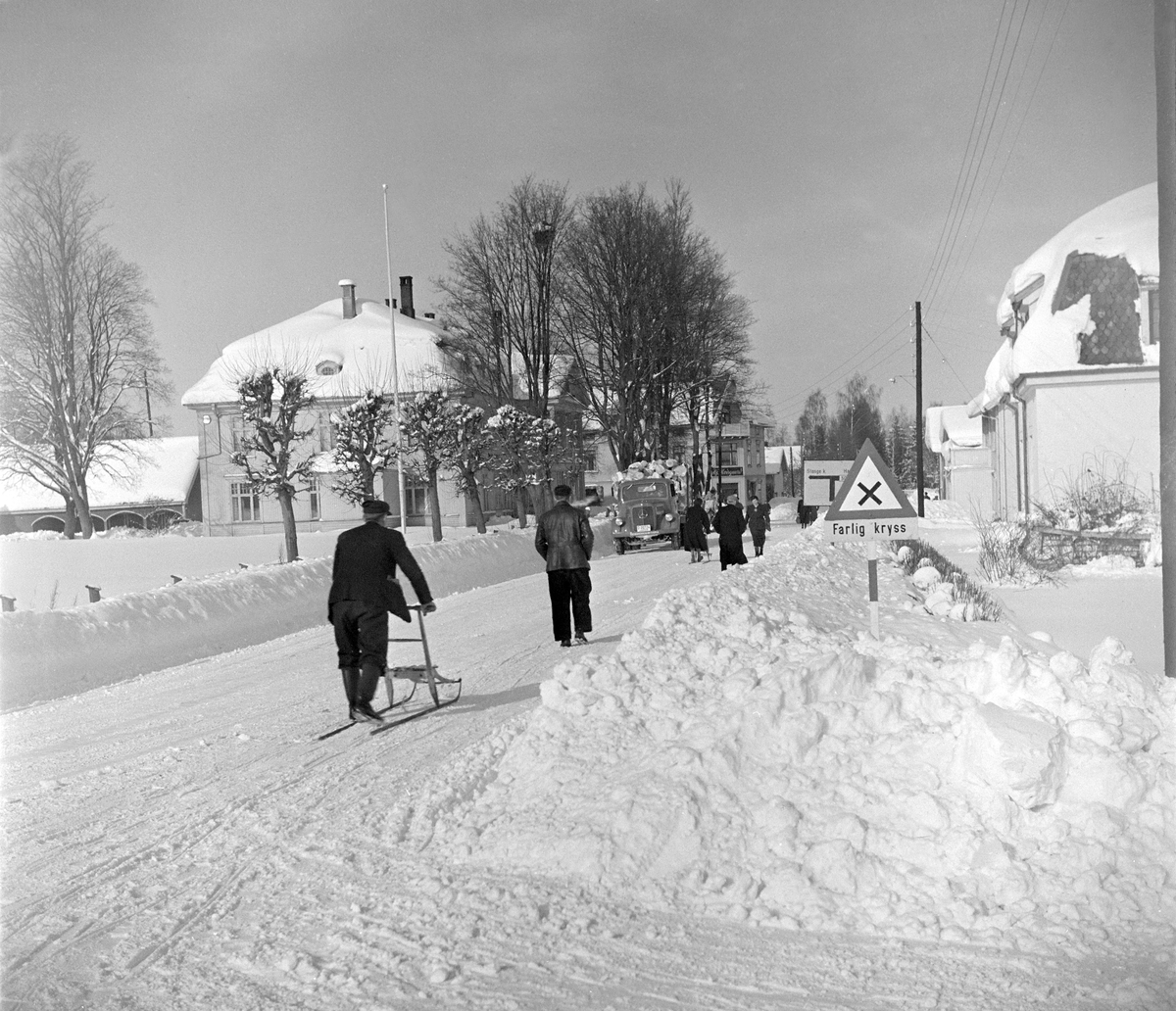 Anno Domkirkeodden, OVERSIKT RIKSVEG 222, FOLK, SPARK, LASTEBIL, TINGVOLD