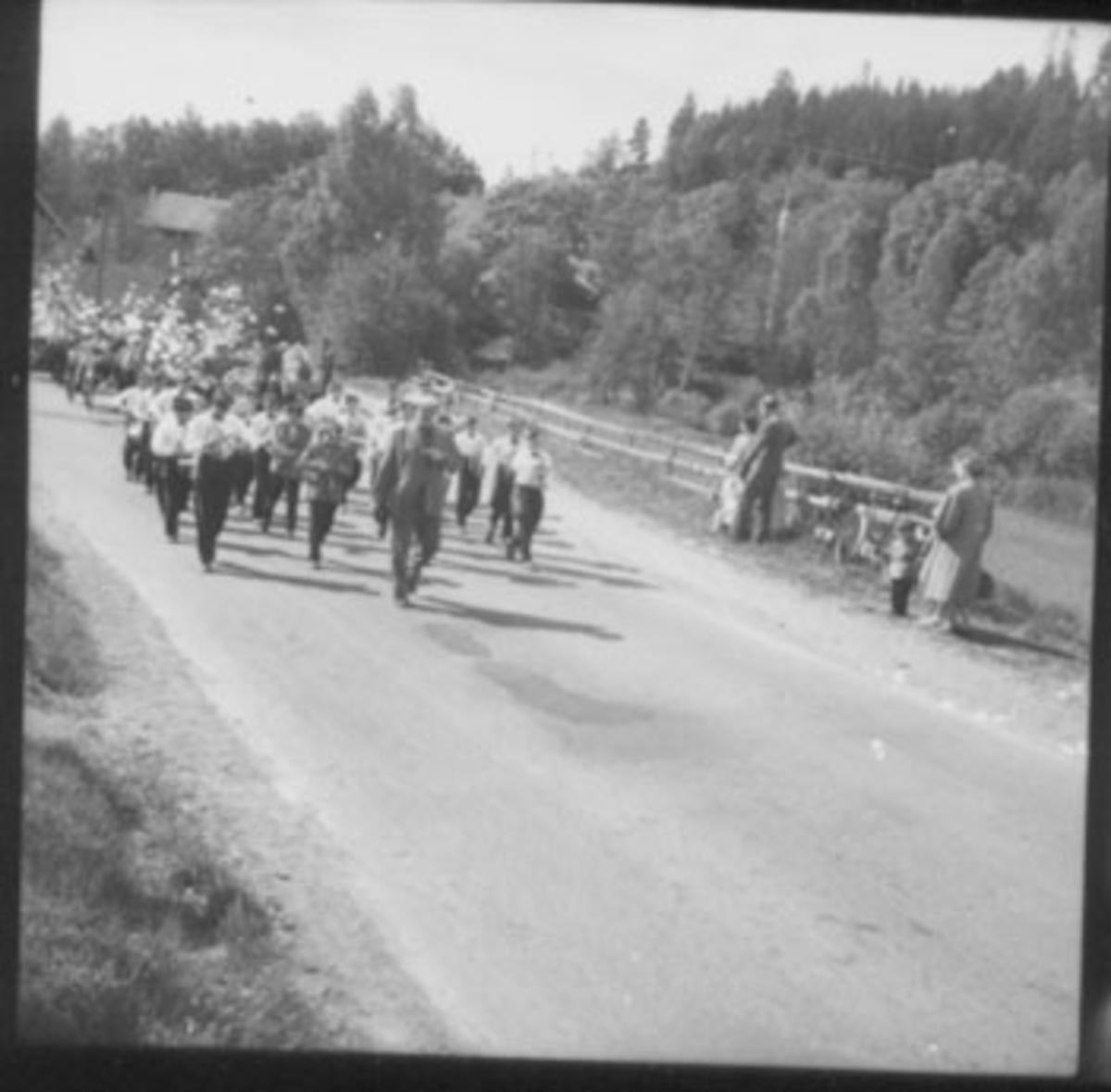 Anno Domkirkeodden, WERGELANDSDAGEN, OPPTOG, MANGE BARN, MUSIKKORPS FORAN: REFLING HAGEN, INGEBORG TANGEN