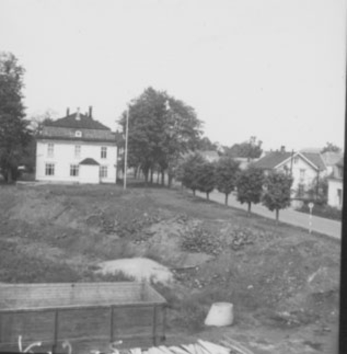 Anno Domkirkeodden, EKSTERIØR: TINGVOLD SETT FRA SØR, TINGVOLDTORGET
