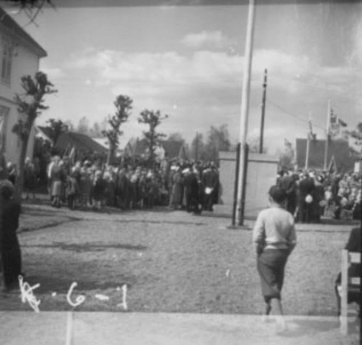 Anno Domkirkeodden, 1. MAI, MINNESMERKE OVER DE FALNE, MYE FOLK,