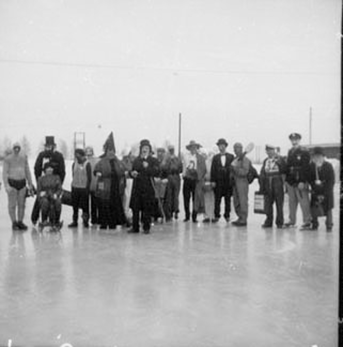 Anno Domkirkeodden, STANGE SKØYTEKLUBB, HUMORISTISK SHOW, UTKLEDDE FOLK, STANGE SKØYTEBANE