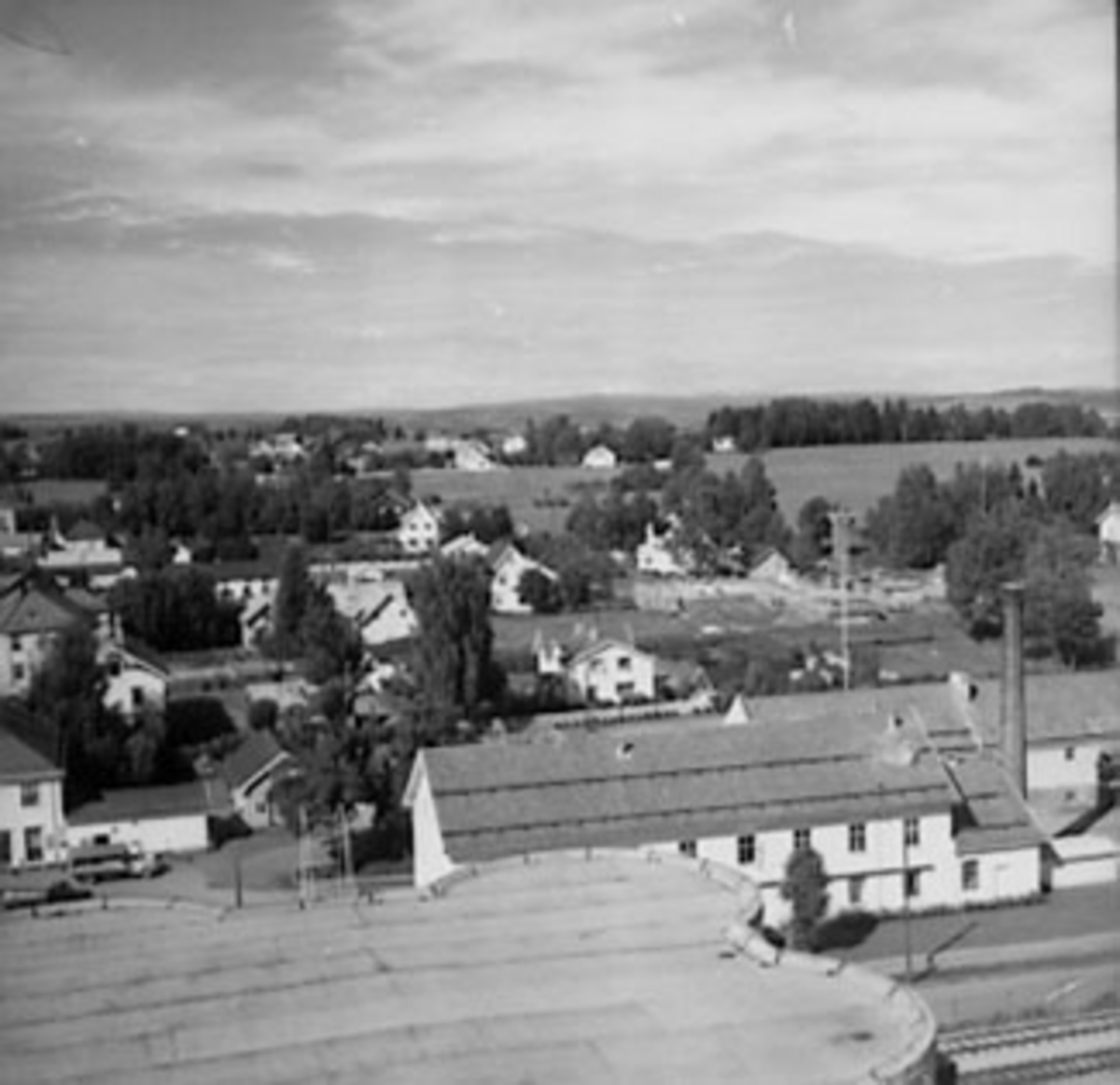 Anno Domkirkeodden, UTSIKT FRA SILOTÅRNET, STANGEBYEN, STANGE MEIERI I FORGRUNEN