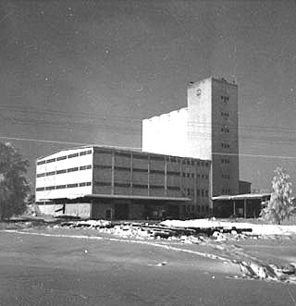 Anno Domkirkeodden, EKSTERIØR: FELLESKJØPET, KORNSILO, FERDIG UTBYGD, VINTER,
