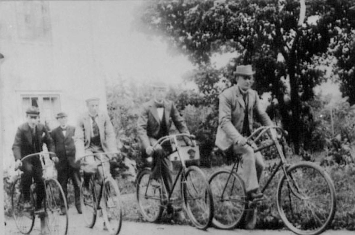 Normann Helger, GRUPPE SYKLISTER, MARTIN NORDSVEEN, OLE RINGNES, NILS RINGNES, H. HOEL, , PETER GODAGER, VELOCIPEDKLUBBEN