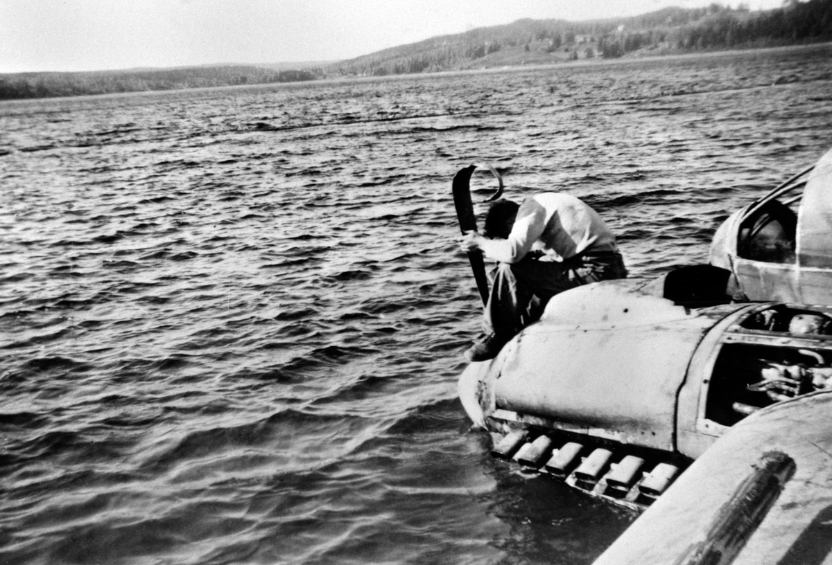 Anno Domkirkeodden, BERGING AV TYSK HEINKEL 111P FLY PÅ BRUSTRANDA, MJØSA, TANGEN,