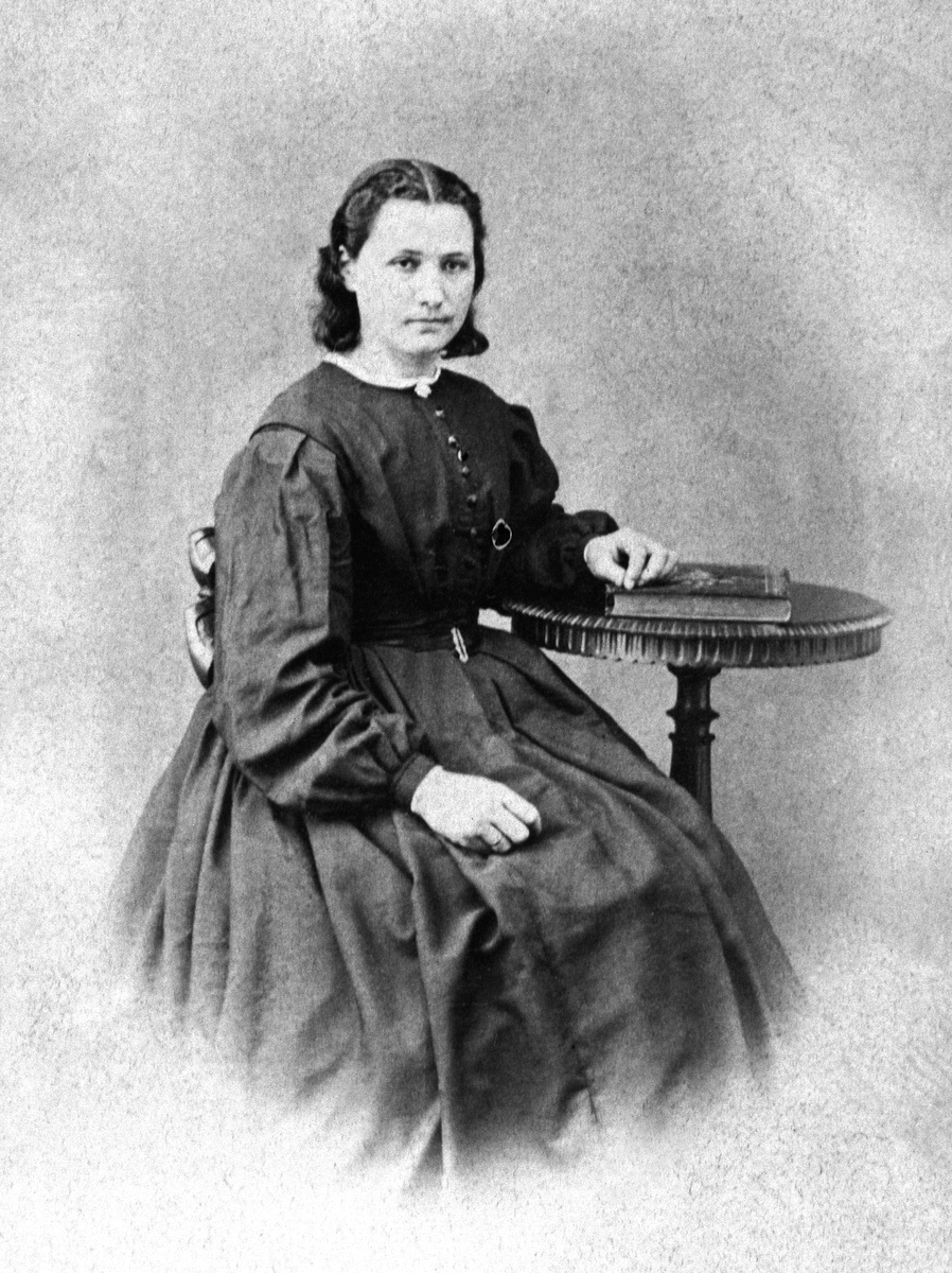 Anno Domkirkeodden, PORTRETT: MARIA OUSTAD, FØDT: VOLUNGBAKKEN