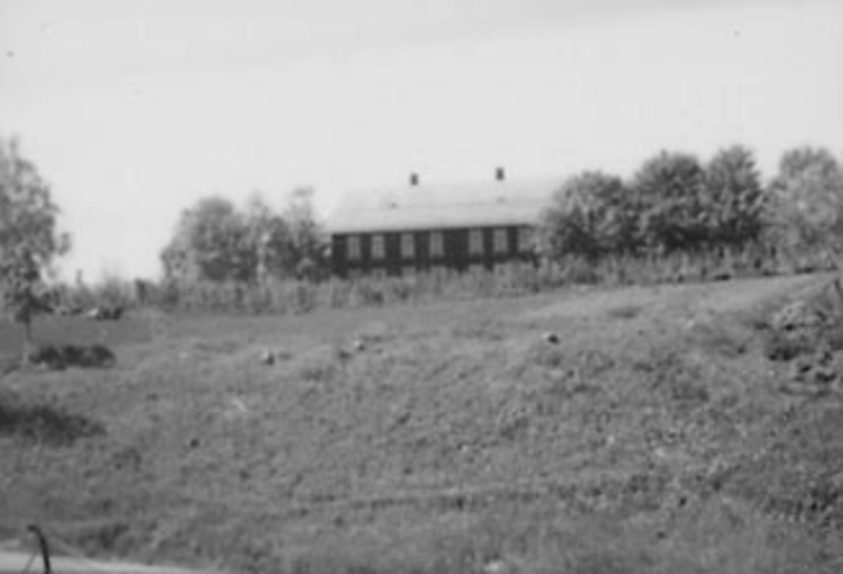 Anno Domkirkeodden, EKSTERIØR: STANGE SKOLE, SETT FRA JERNBANEUNDERGANGEN, STANGEBYEN