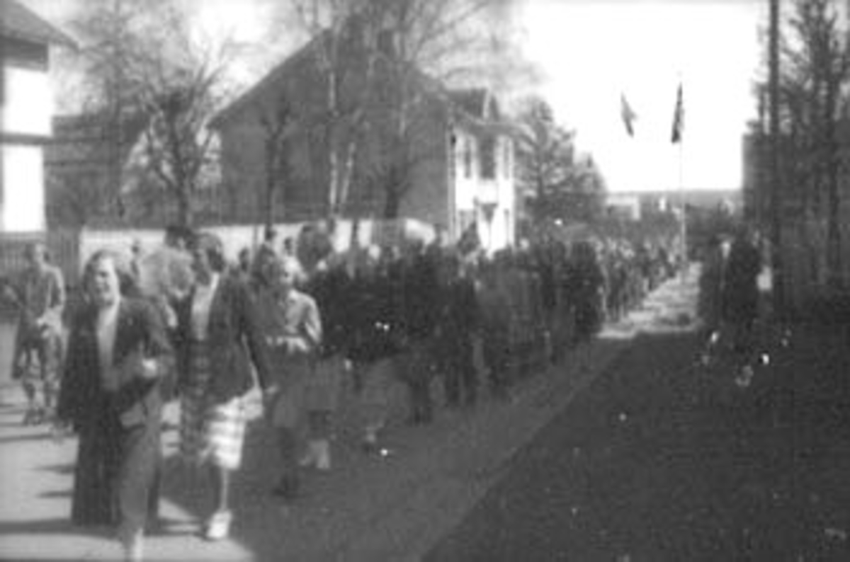 Anno Domkirkeodden, 17 MAI TOG, MYE FOLK