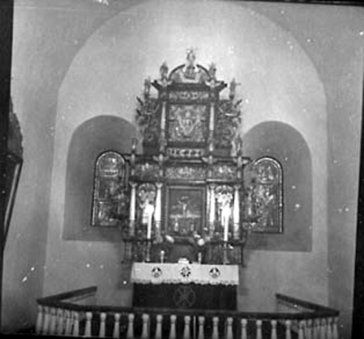 Anno Domkirkeodden, INTERIØR STANGE KIRKE, ALTER, ALTERTAVLE