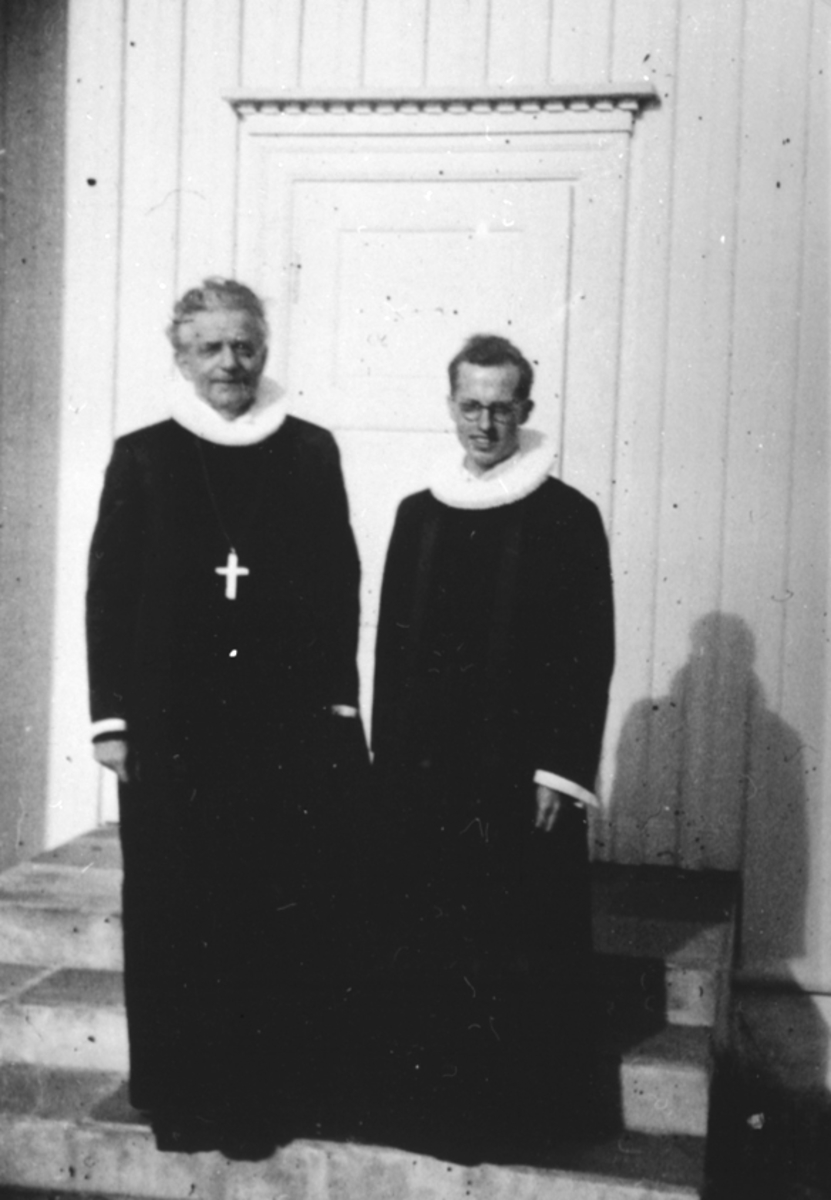 Anno Domkirkeodden, GRUPPE: 2, BISKOP SCHJELDRUP, PREST C. J. AXELSSEN, ORDINASJON, VALLSET KIRKE,
