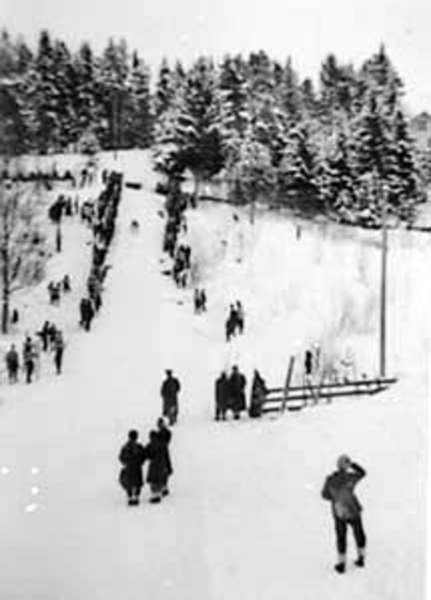 Anno Domkirkeodden, SKIRENN, HOPPRENN, SØBAKKBAKKEN, TILSKUERE, HOPPER, VINTER