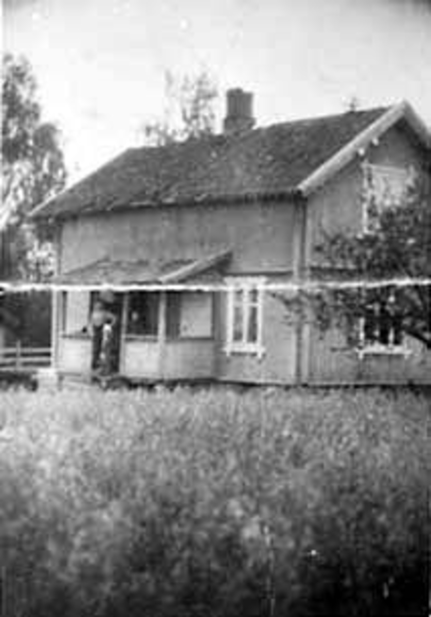 Anno Domkirkeodden, EKSTERIØR: BOLIG, TORGERSTAD, NÅ REVET, STO PÅ PARKERINGSPLASSEN TIL O. I. L. , OTTESTAD