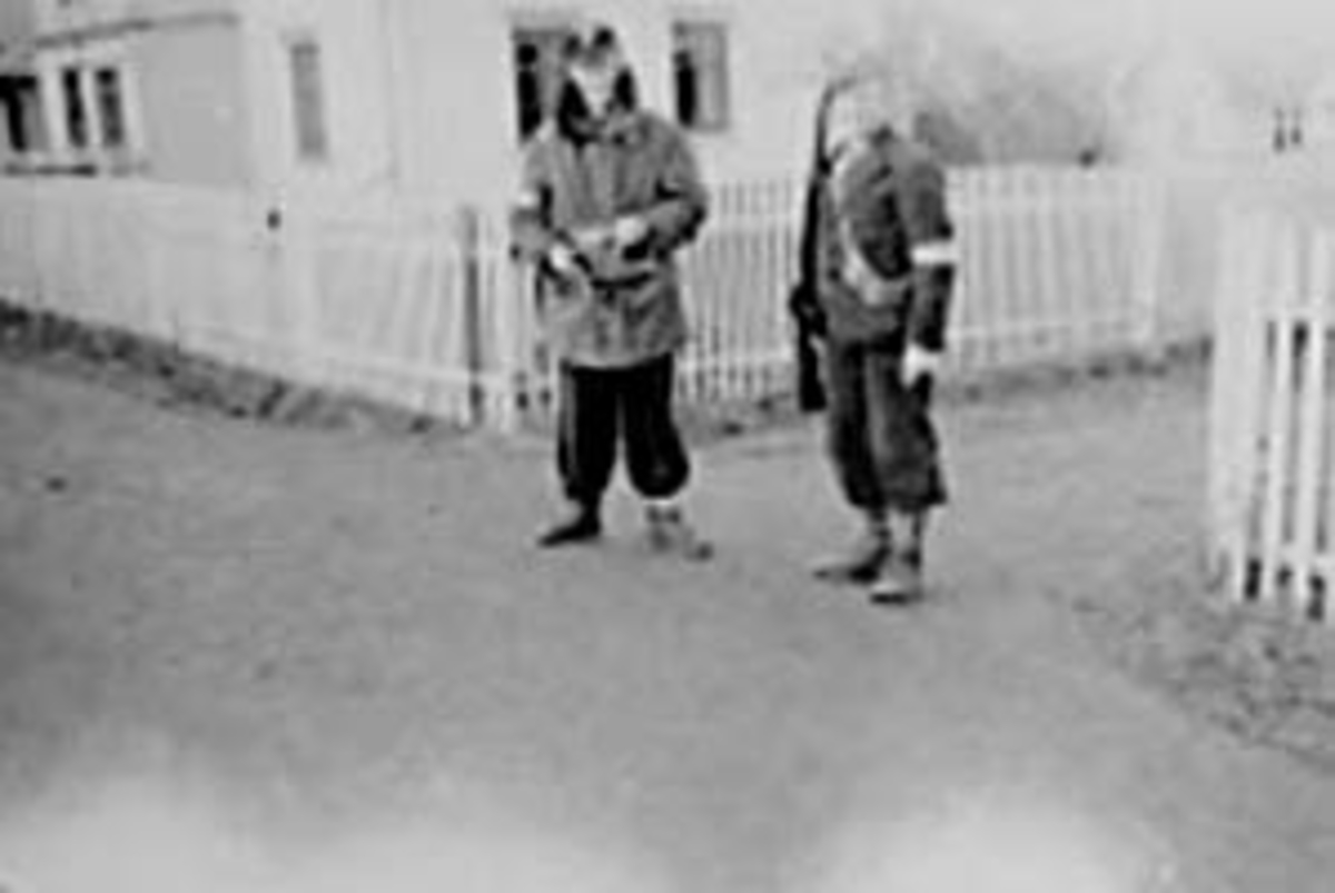 Anno Domkirkeodden, HJEMMESTYRKER STÅR VAKT ETTER KRIGEN, FRA VENSTRE: JOHAN NYLAND, ERLING REFSAHL, UTENFOR PRESTERUD.