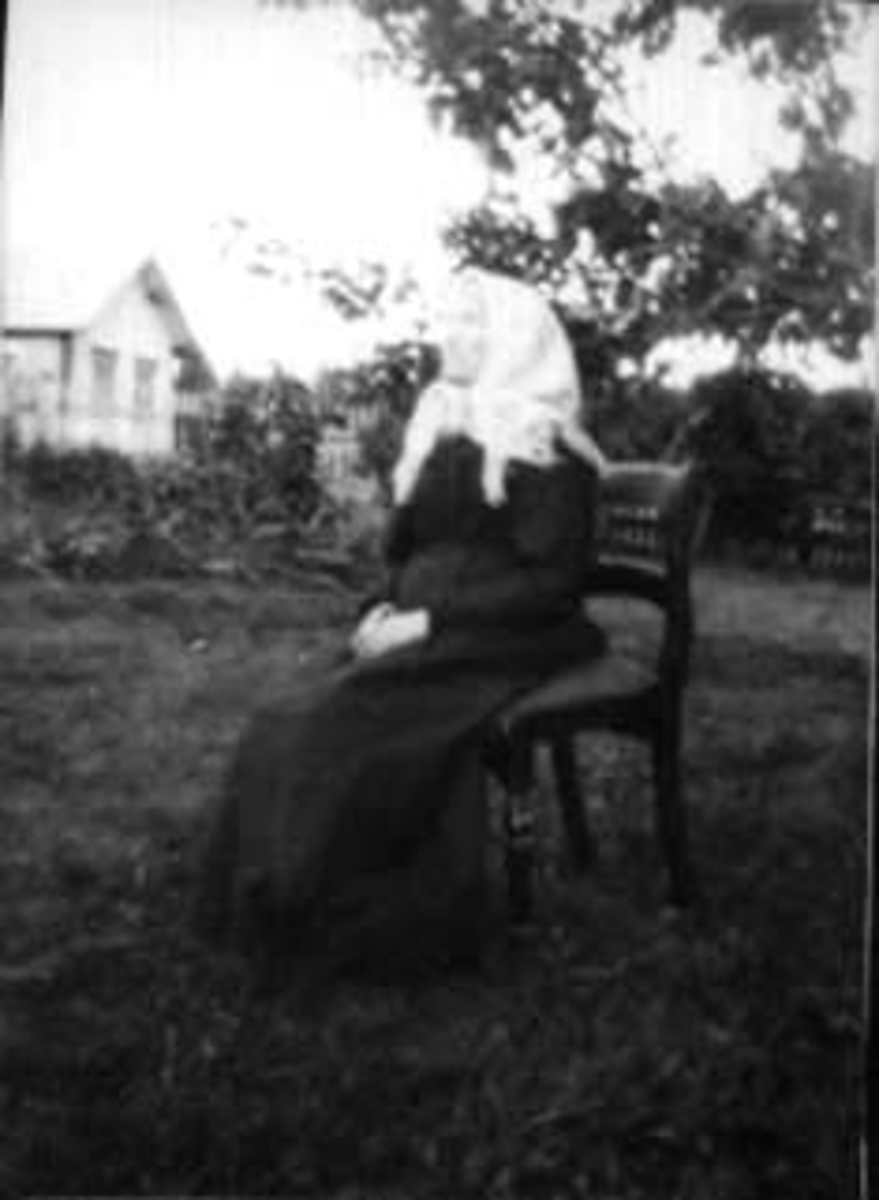 Anno Domkirkeodden, KERSTI CRISTENSDATTER, 12. 5. 1837 - 10. 10. 1931, FOTOGRAFERT PÅ HEKNERYDNINGEN