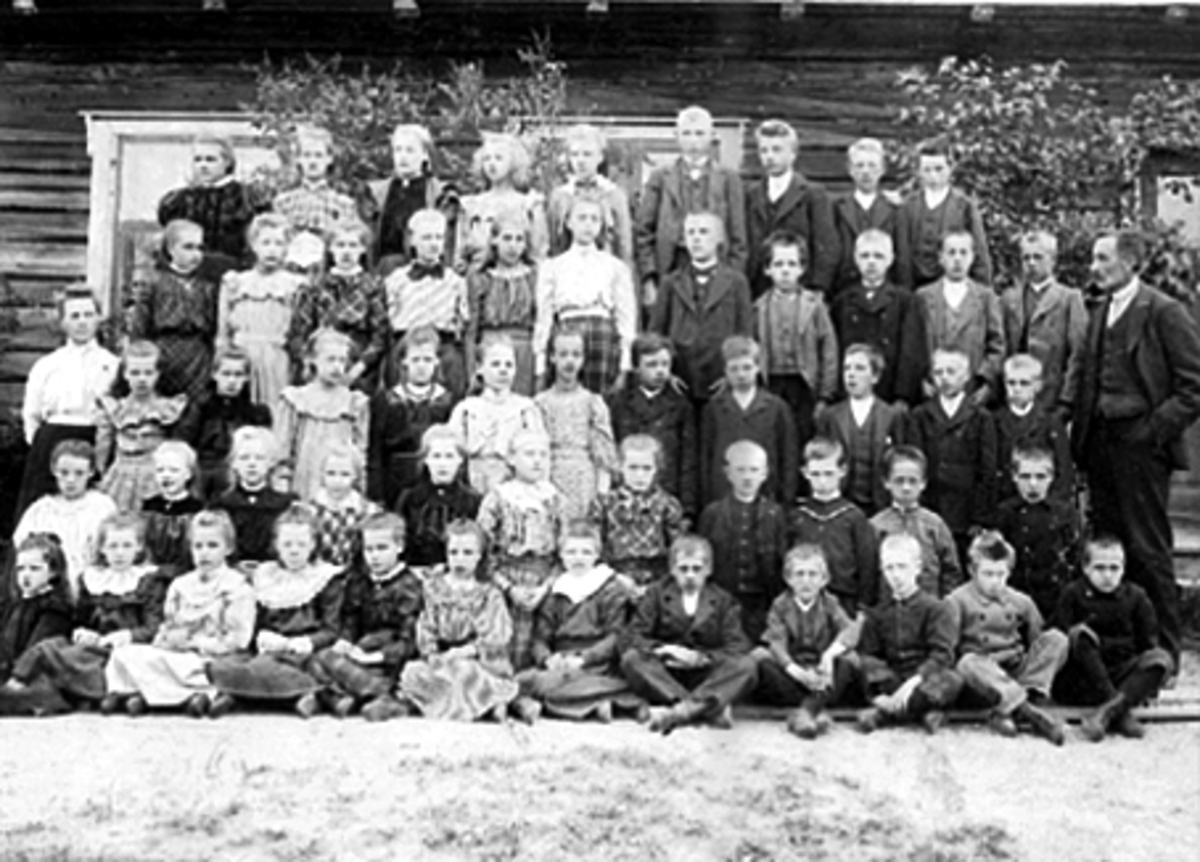 Anno Domkirkeodden, TALLHOLEN SKOLE, STOR GRUPPE SKOLEELEVER OG LÆRERE, ROMEDAL
