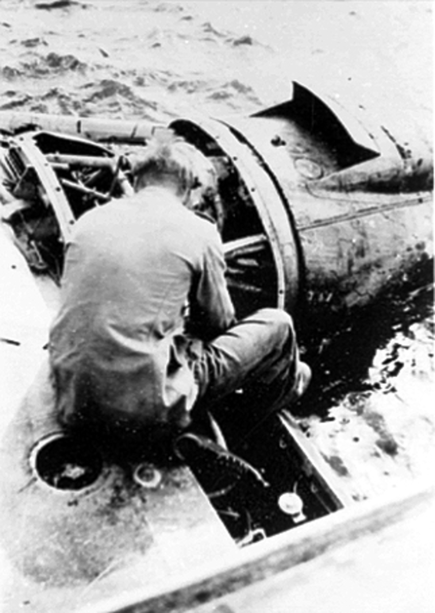 Anno Domkirkeodden, TYSK HEINKELL 111, BOMBEFLY FRA KRIGEN, NØDLANDET PÅ MJØSISEN PÅ TANGEN, DRATT PÅ LAND I 1948.
