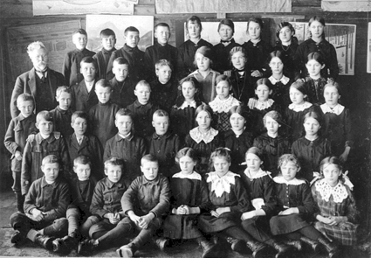 Anno Domkirkeodden, AASEN SKOLE, SKOLEFOTO, KLASSEBILDE, SKOLEELEVER MED LÆRER.