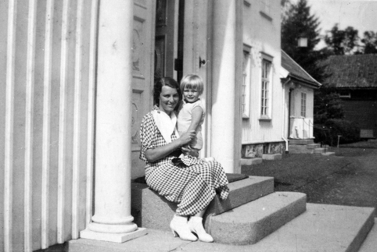 Anno Domkirkeodden, STAUR GARD I STANGE, RAGNHILD OG ROAR? UKJENTE ETTERNAVN PÅ TRAPP. 1936