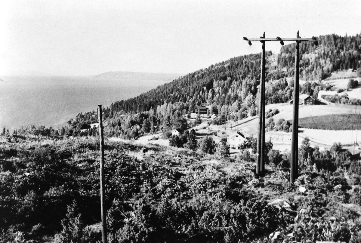Anno Domkirkeodden, SPITDALSVEGEN. UTSIKT. STRANDLYKKJA. SE BOKA FOLK OG KRAFT STANGE ENERGI 1916-2006 S. 52