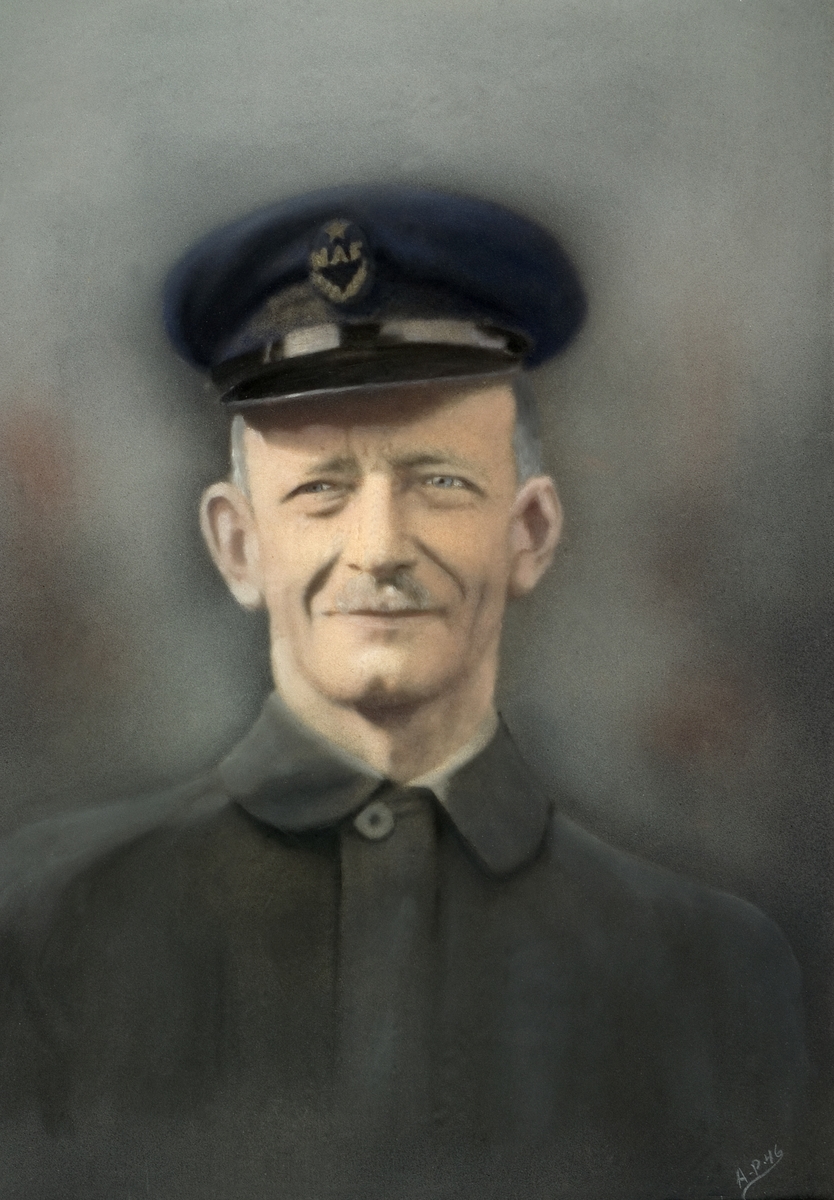 Anno Domkirkeodden, HANS SØRHOLTE. BILSAKKYNDIG, VERKSMESTER. GRUNNLA SØRHOLTE MEK. VERKSTED. ORDFØRER I STANGE. KJØRTE 9. APRIL 1940 KRONPRINSESSE MARTHA OG BARNA TIL SVERIGE. SJÅFØRLUE. SE ÅRBOKA GAMMALT FRÅ STANGE OG ROMEDAL S. 96.
