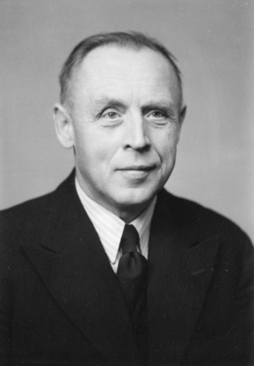 Anno Domkirkeodden, ARNE STRAMRUD, PORTRETT, ORDFØRER I ROMEDAL 1941-1944, GARDBRUKER PÅ ØSTBY, ROMEDAL