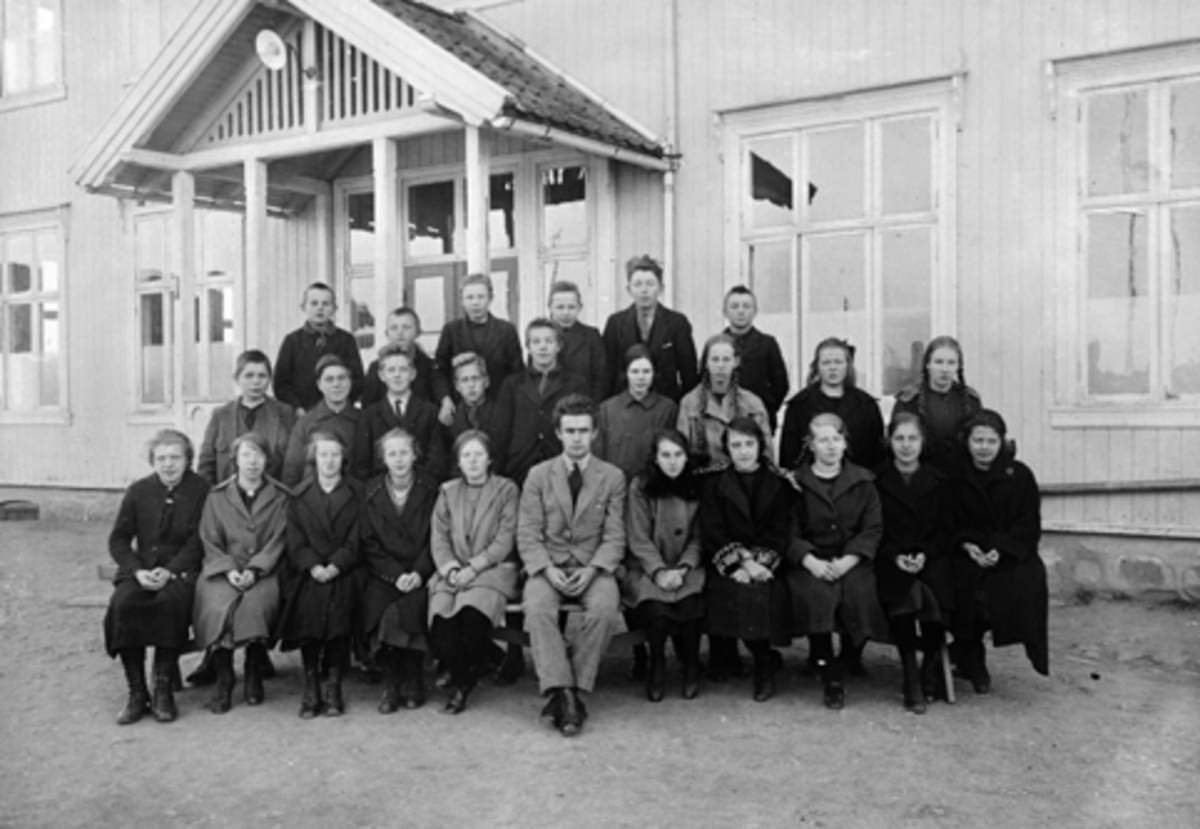 Anno Domkirkeodden, UKJENT STANGE, KJEVERUD SKOLE? GRUPPE ELEVER LÆRERE.