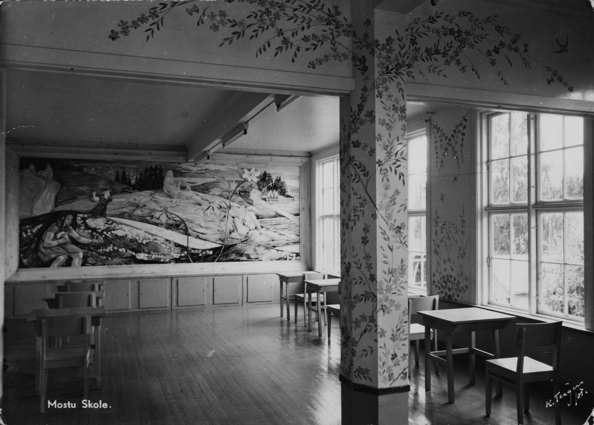 K. Teigen, Mostu skole, interiør, dekorasjoner. Strandlykkja. Utgitt som postkort.