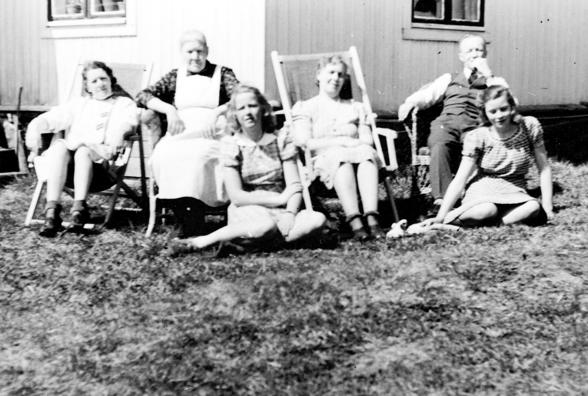 Ukjent, F. v Dagmar f. Trosvik, gift Berge, Anna Trosvik, Thora Berge f. 1928, ukjent, Mathias Berge, ukjent.