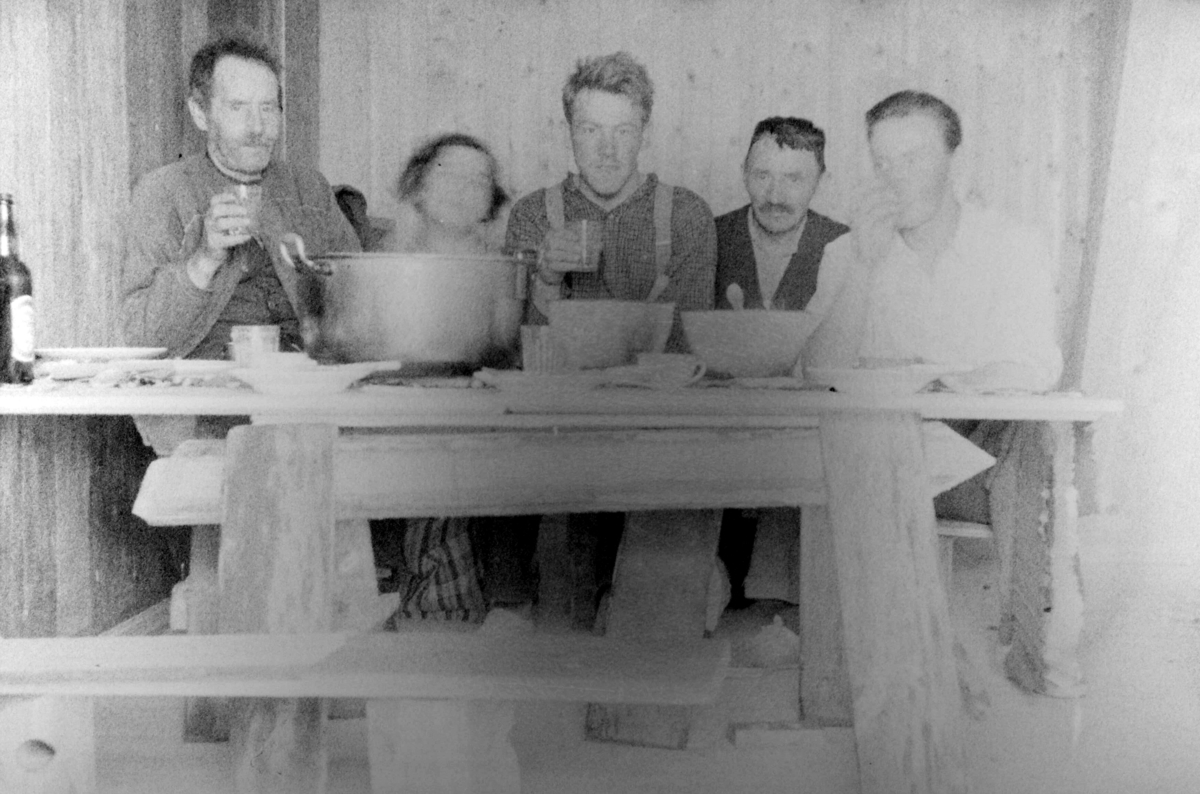 Adolf Skjegstad, Fra v.?,Petra Skjegstad,?,Kristian Skjegstad,?