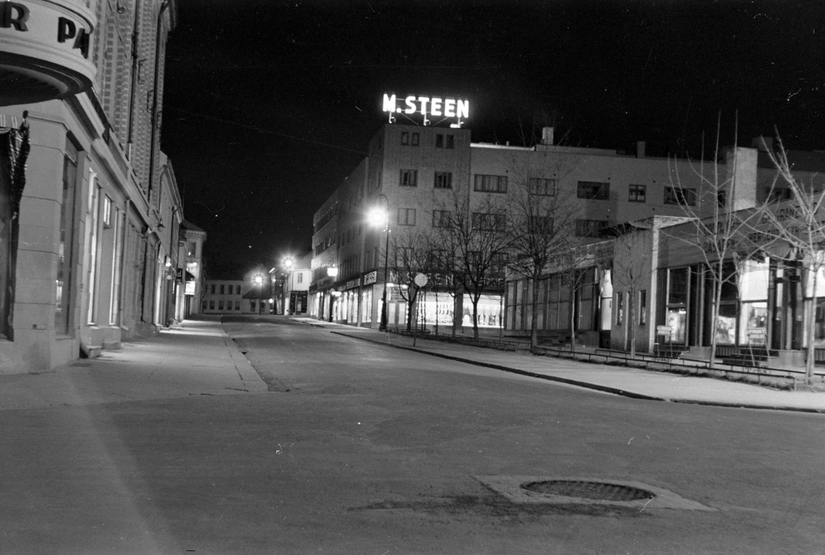 Adolf Skjegstad, TORGGATA I HAMAR, M. STEEN, CA 1940.