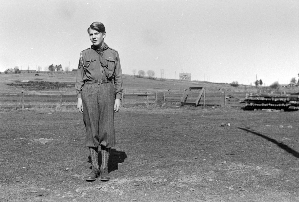 Adolf Skjegstad, UKJENT I SPEIDERUNIFORM.