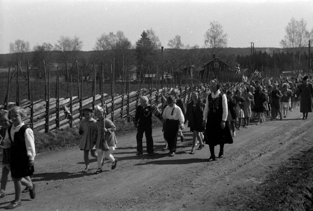 Adolf Skjegstad, 17. MAI, BARNETOG, UKJENT STED.