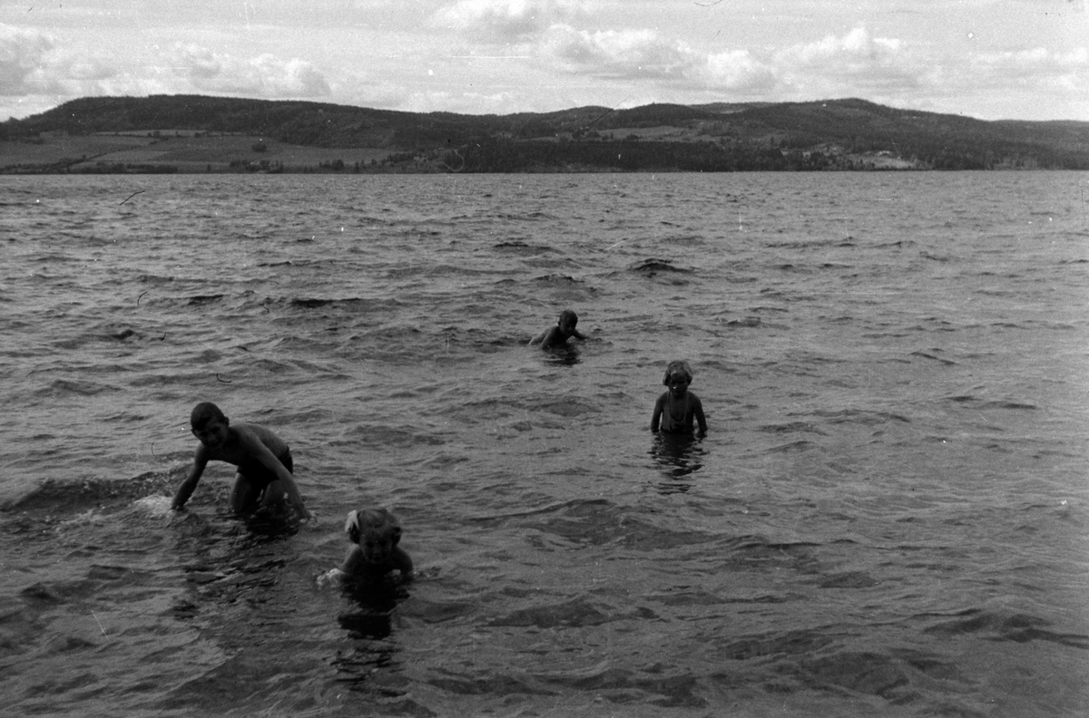 Adolf Skjegstad, MJØSA, BADING.