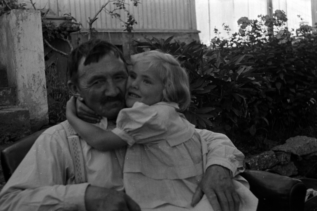 Adolf Skjegstad, Kristian Olsen Skjegstad med Asbjørg Skjegstad på fanget.