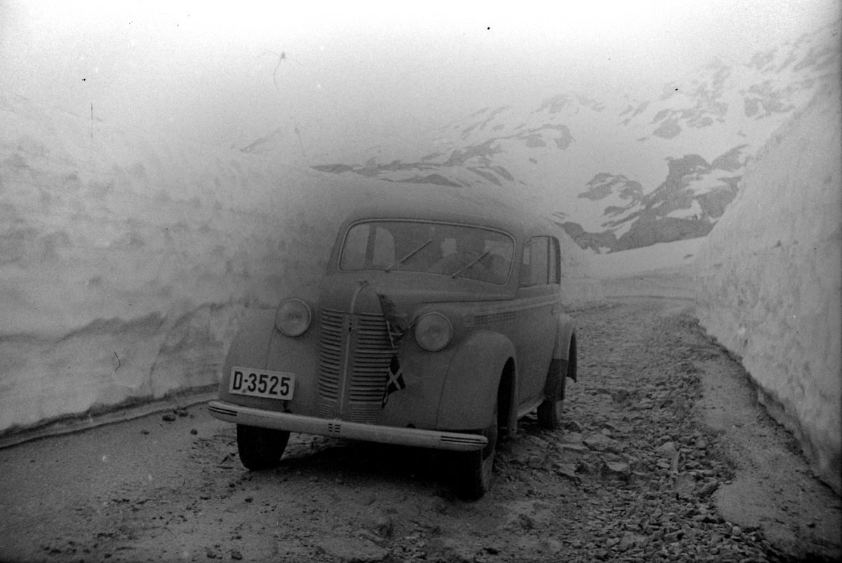 Adolf Skjegstad, PERSONBIL D-3525, FJELLOVERGANG, BRØYTEKANTER