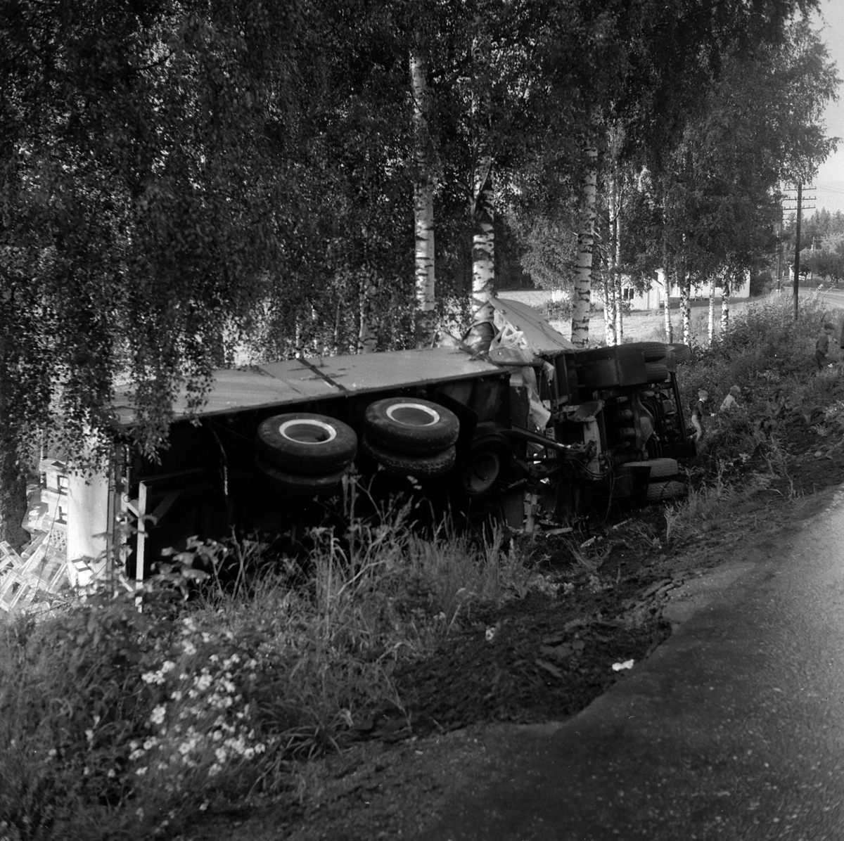 Adolf Skjegstad, BILULYKKE, LASTEBIL I GRØFTA, UKJENT STED.