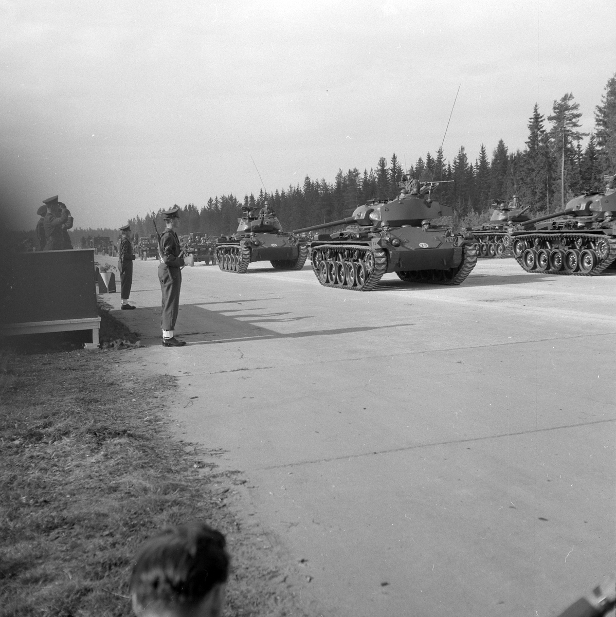 Adolf Skjegstad, Parade for Kong Olav V med Kronprins Harald tilstede. Avdelingene defilerer forbi kongens podium. Elementer fra Akershus Infanteriregiment nr 4 og Oppland Dragonregiment nr 2. Sted: Ringbanen, Gardermoen