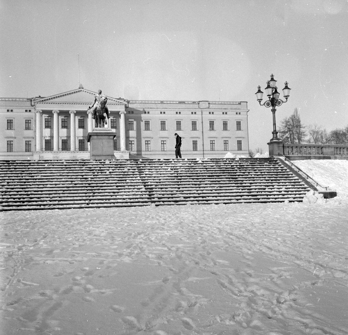 Adolf Skjegstad, Slottet, Oslo, vinter.