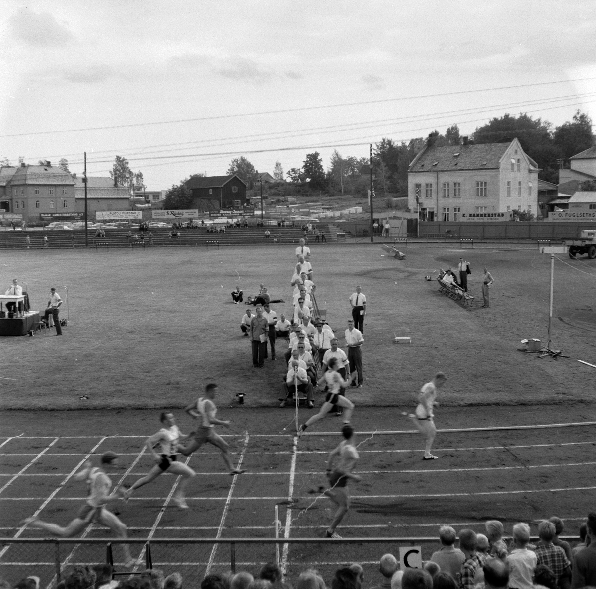 Adolf Skjegstad, HAMAR STADION, FRIIDRETT.