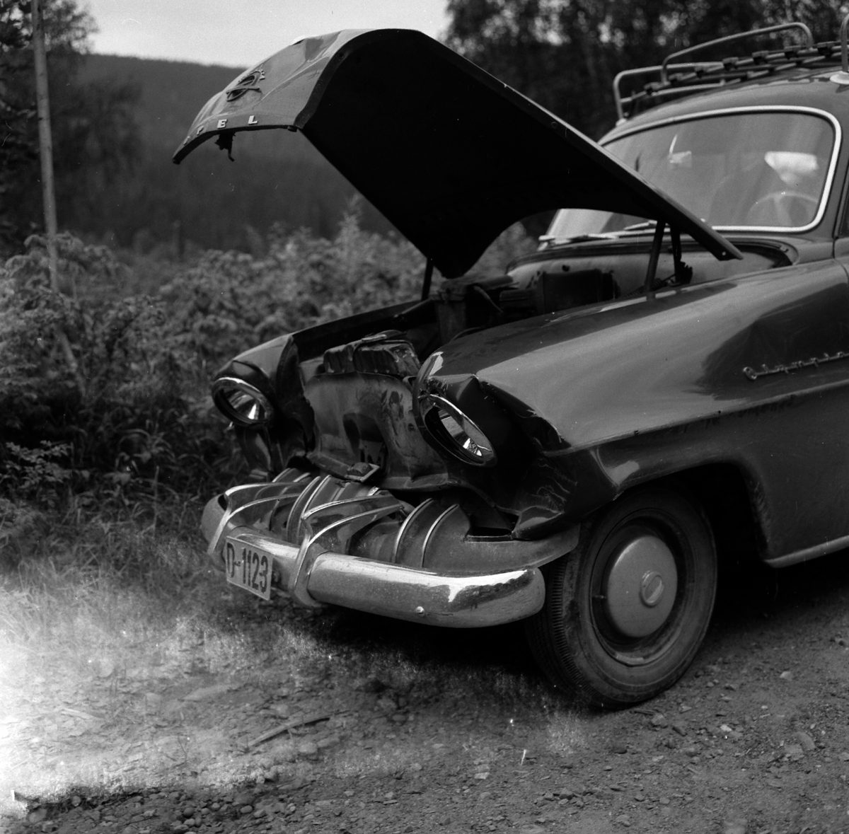 Adolf Skjegstad, Opel Olympia 1953-54. Reg. nr. D-1123. Kollisjonsskadet personbil.