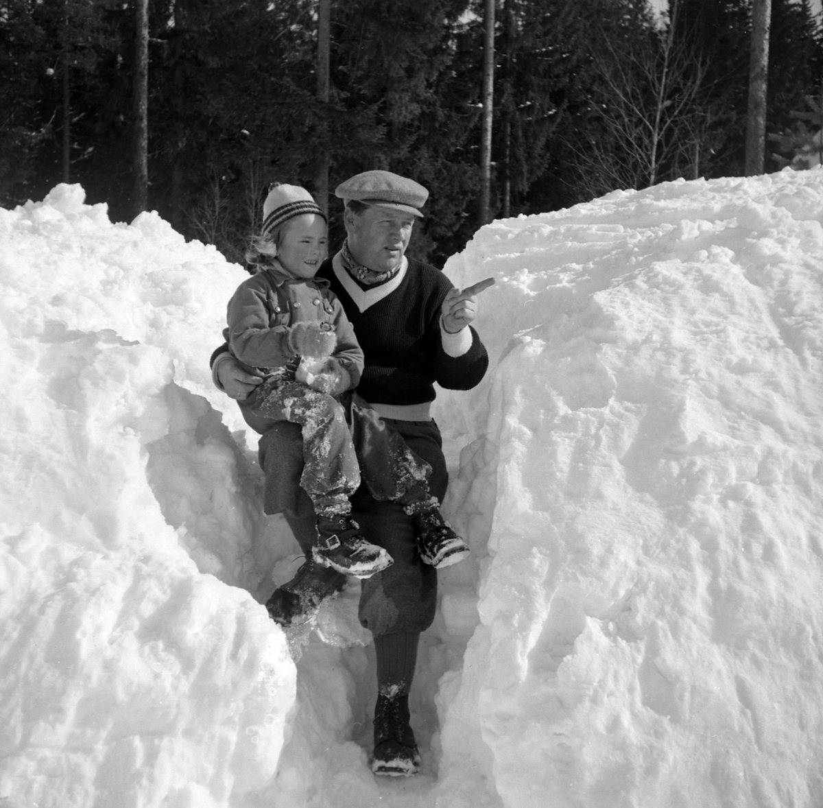 Adolf Skjegstad, Asbjørg og Adolf Skjegstad, vinter, snøvinter, ukjent sted.