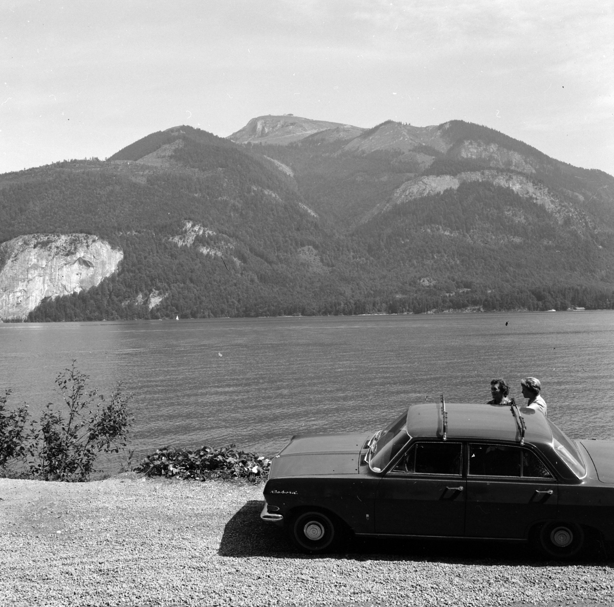 Adolf Skjegstad, Petra og Asbjørg Skjegstad, Opel.