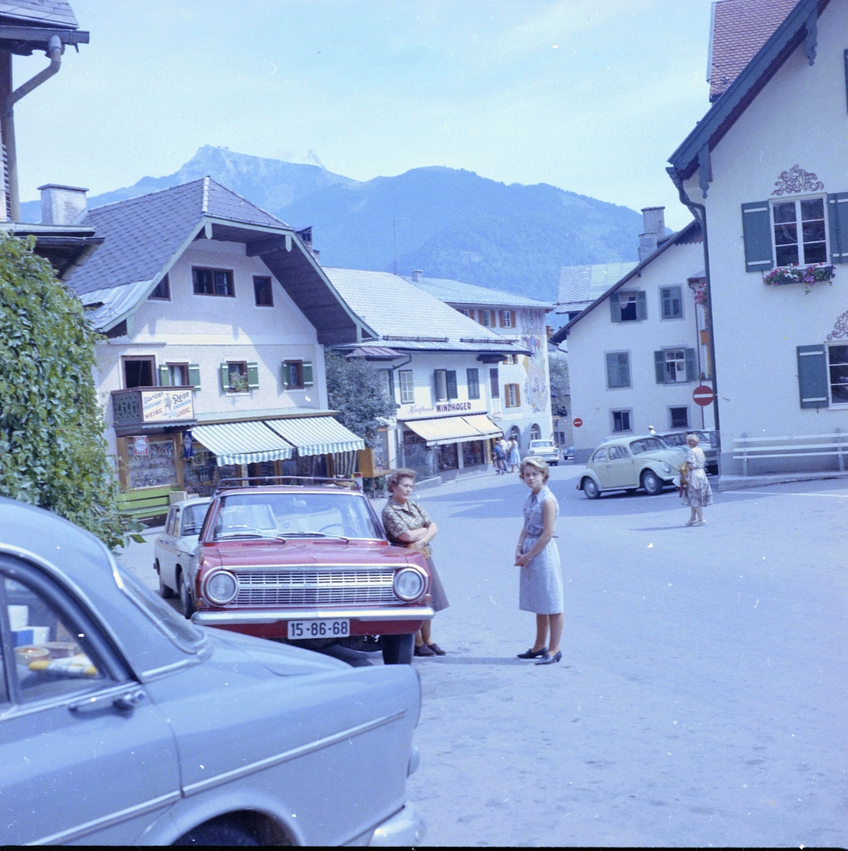 Adolf Skjegstad, Petra og Asbjørg Skjegstad, Opel.