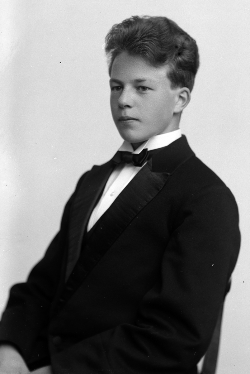 Christian Grundseth, BERG LORENTZ, HALVFIG. , 25652