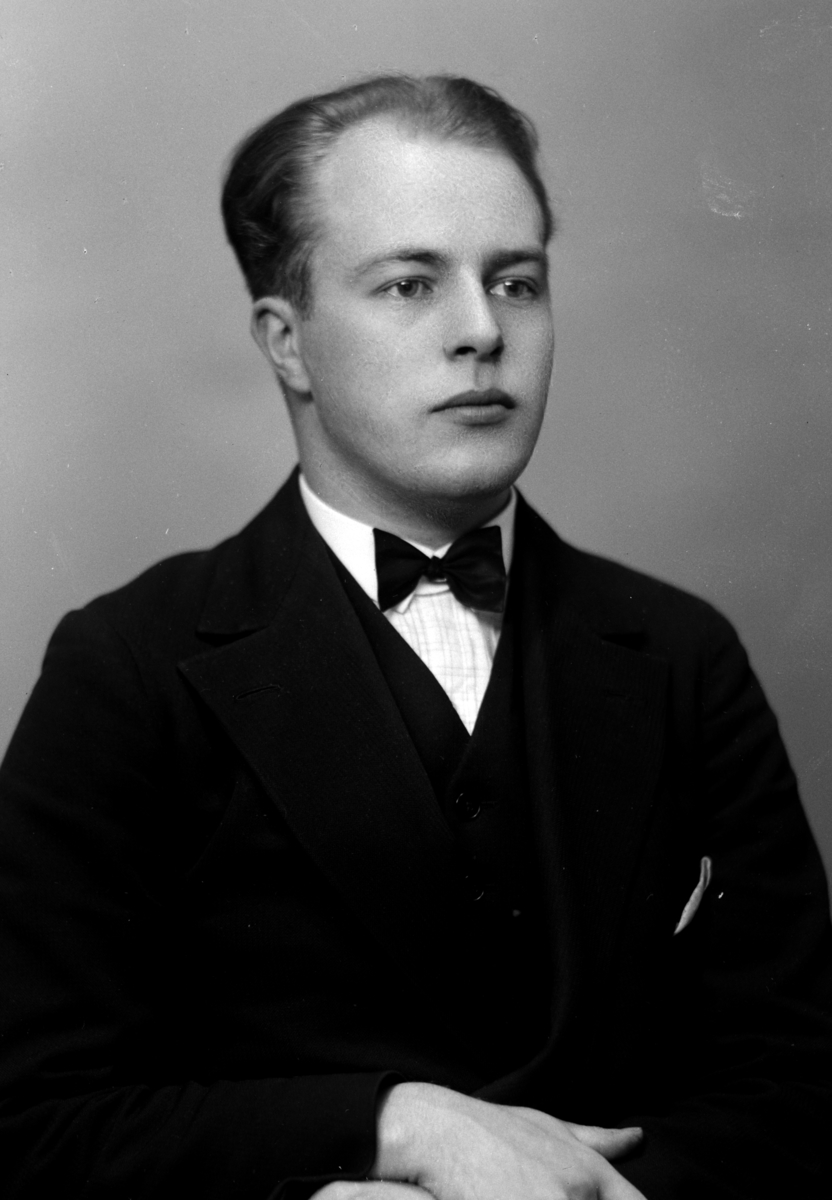 Christian Grundseth, BERG LORENTZ, HALVFIG. , PASS 34176