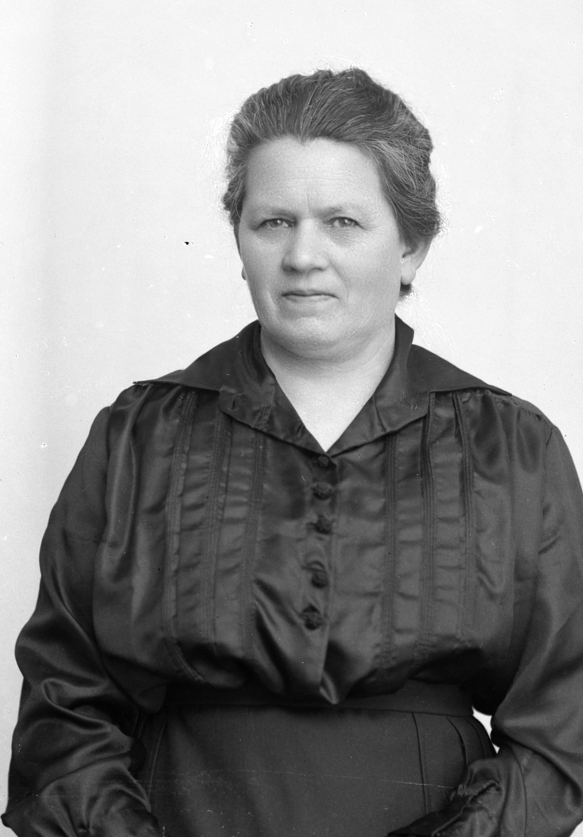 Christian Grundseth, CHRISTENSEN FRU, HALVFIG. , 29119