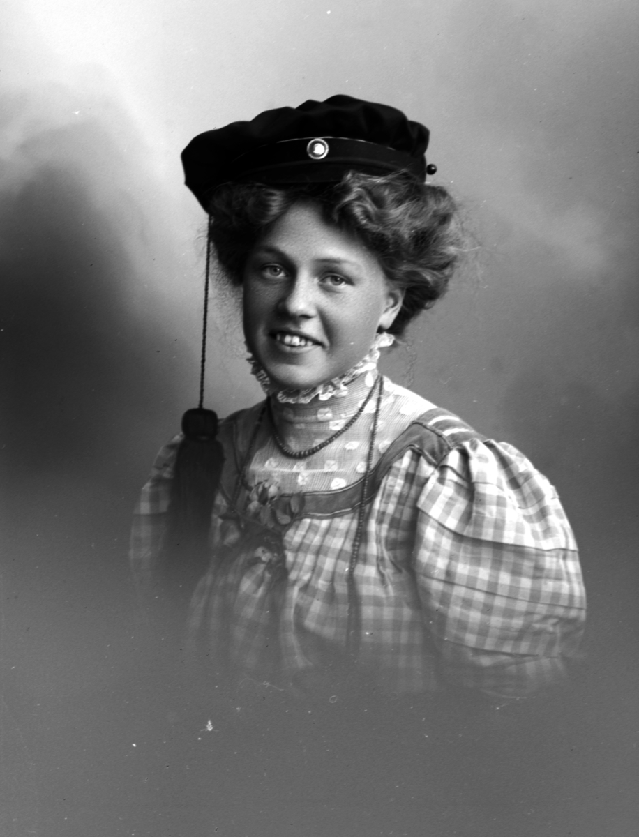 Christian Grundseth, DAHL EVA, STUDENT, HALVFIGUR, 10946