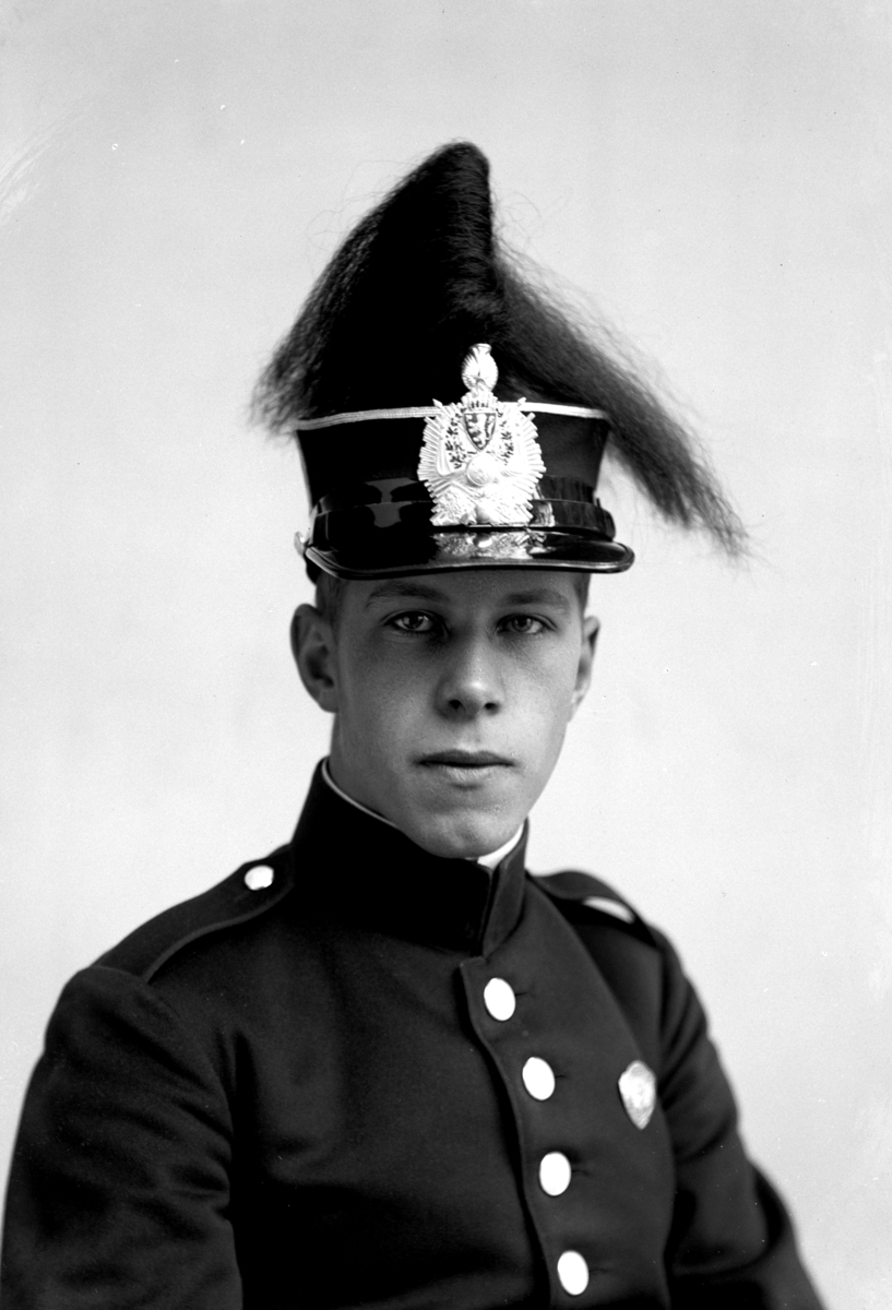 Christian Grundseth, DIESEN CARL JR. , HALVFIG. , UNIFORM, 32498