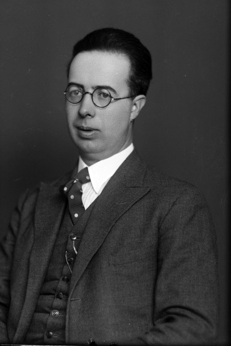 Christian Grundseth, GODAGER FRITJOF, HALVFIG. , 36917