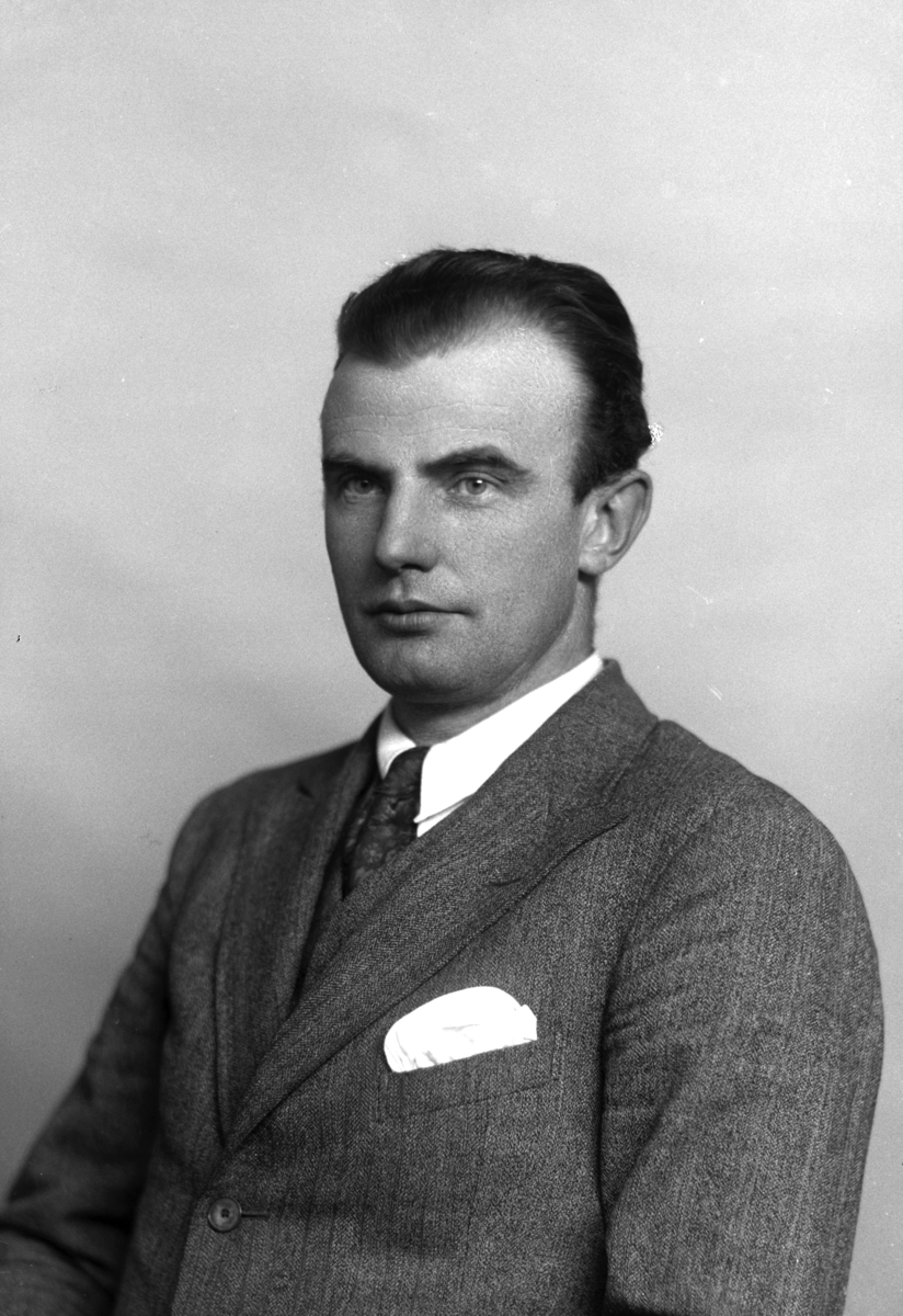 Christian Grundseth, HØYE JENS, HALVFIG. , 37887
